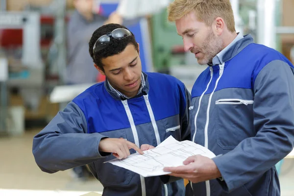 Industrial Factory Workers Studying Blueprint — Stock Photo, Image