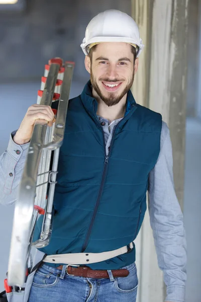Homem Feliz Uniforme Construtor Sorrindo Para Câmera — Fotografia de Stock