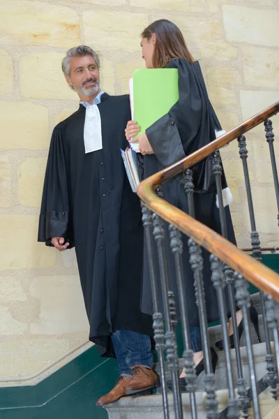 Portrait Magistrats Marchant Dans Escalier — Photo