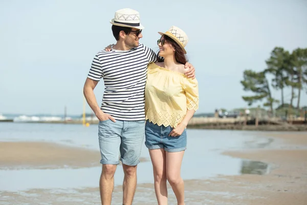 Romantic Young Couple Beach — Stock Photo, Image
