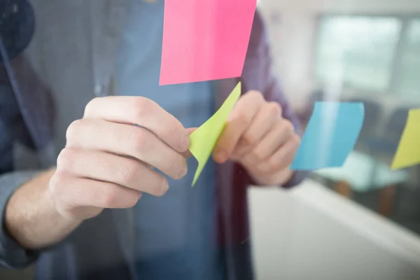 Hand Using Sticky Notes Office — Stock Photo, Image