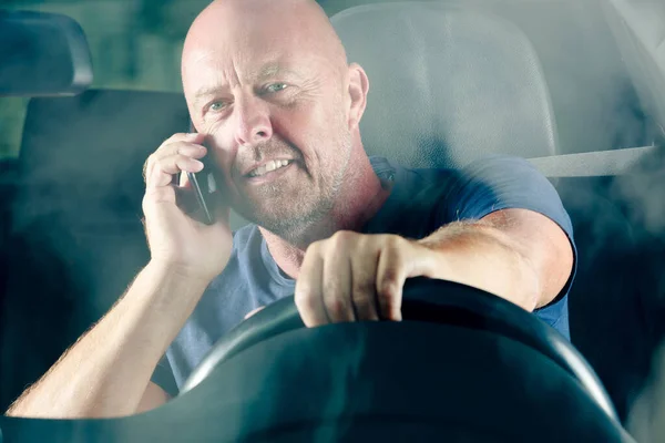 Homem Com Telefone Carro — Fotografia de Stock
