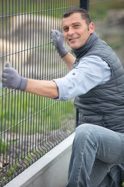 Worker Installing Welded Metal Mesh Fence — Stock Photo, Image