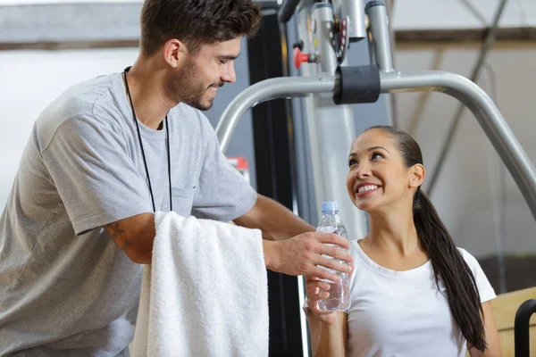 Personal Trainer Passing Water Young Woman — Stock Photo, Image