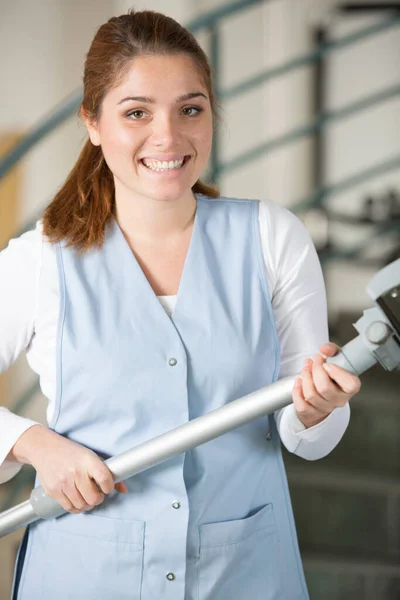 Positive Young Woman Hoovering Living Room Smiling — Stock Photo, Image