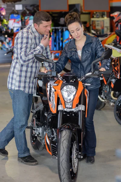 Couple Buying Motorbike Couple — Stock Photo, Image