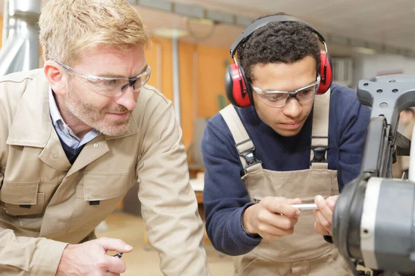 Carpentry Apprentice Working Supervision — Stock Photo, Image