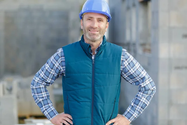 Porträt Eines Bauunternehmers Overall Und Helm — Stockfoto