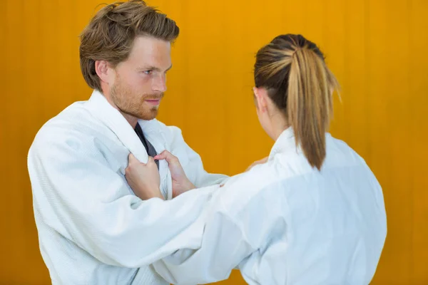 Mann Und Frau Kämpfen Beim Aikido Training — Stockfoto