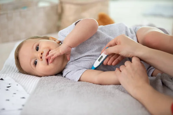 Thermometer Measure Temperature Baby — Stock Photo, Image