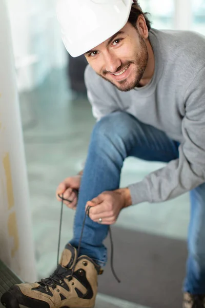 Male Worker Doing Her Laces — Stock Photo, Image