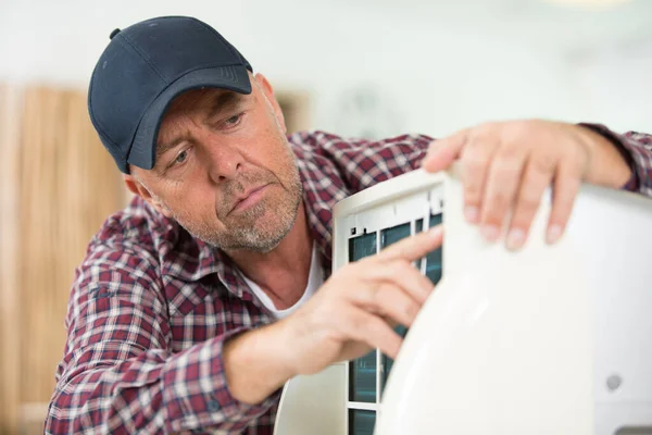 Appliance Technician Checking Filter — Stock Photo, Image