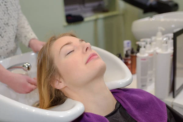 Beautiful Young Girl Enjoying Hair Washing Hairdressing Salon — Stock Photo, Image