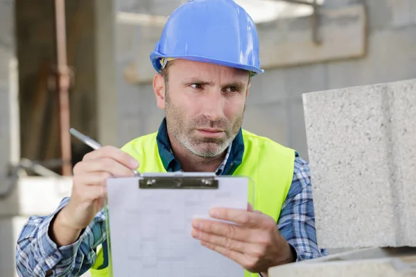 Constructor Confiado Manitas Examinando Las Obras Construcción — Foto de Stock