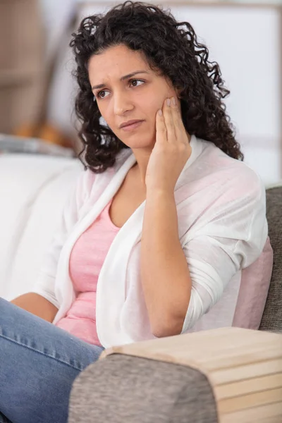Young Woman Suffering Toothache Home — Stock Photo, Image