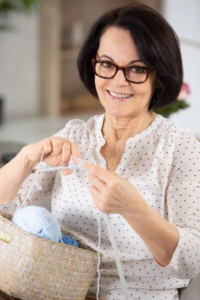 Cheerful Senior Woman Knitting — Stock Photo, Image