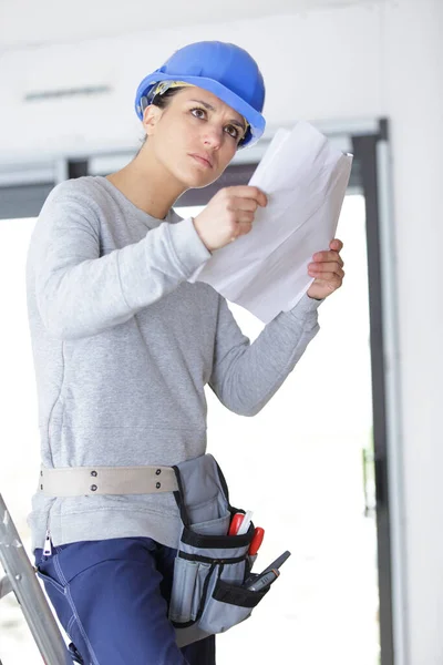 Builder Engineer Checking Plans — Stock Photo, Image