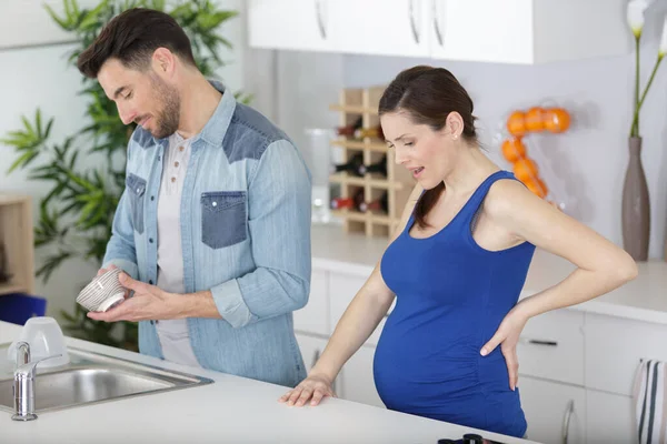 Schwangere Mit Rückenschmerzen — Stockfoto
