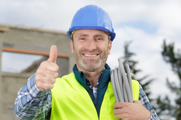 Щасливий Чоловік Будівельник Показує Великий Палець Вгору — стокове фото