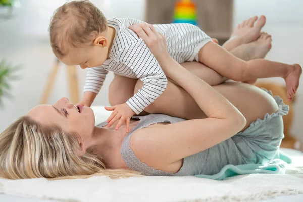 Happy Mother Her Baby Lying Bed Home — Stock Photo, Image