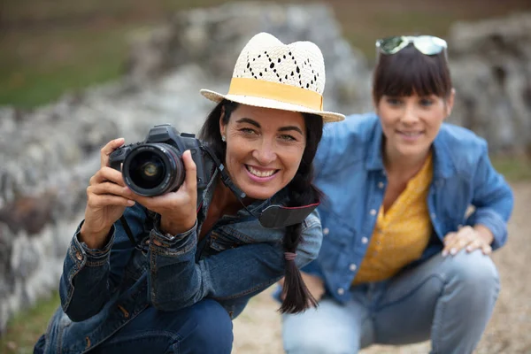 Couple Tourists Exploring New City Together — Stock Photo, Image