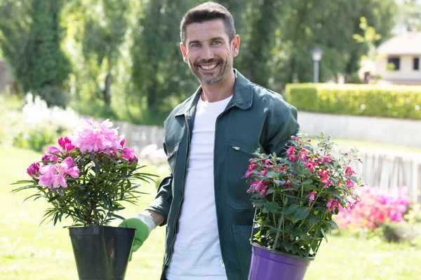 Retrato Hermoso Jardinero Con Flores — Foto de Stock