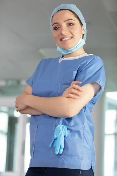 女护士低面罩肖像 — 图库照片