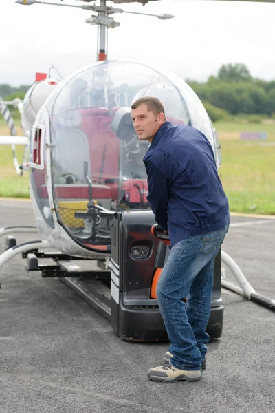 Homem Com Helicóptero Livre — Fotografia de Stock