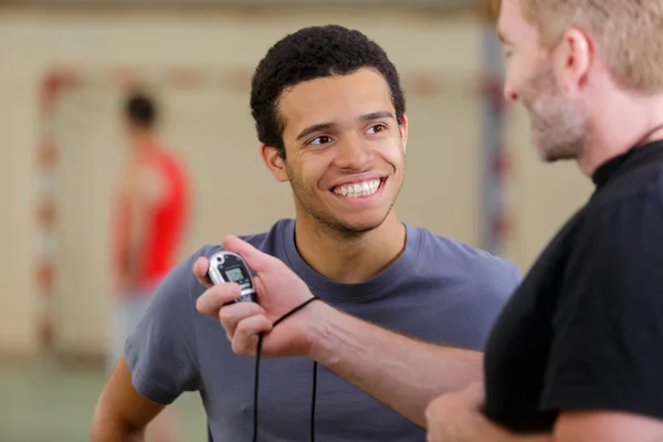 Man Tränare Talar Med Student Håller Kronometer — Stockfoto