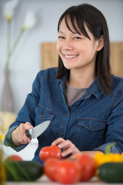 Young Female Vegetarian Recording Video Her Blog — Stock Photo, Image