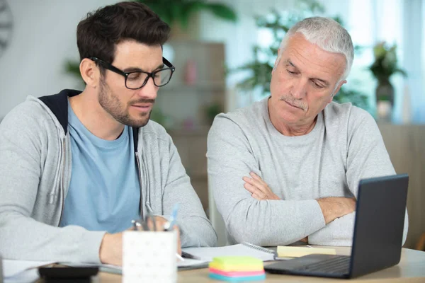 Adult Father Son Discuss Acount Financial — Stock Photo, Image