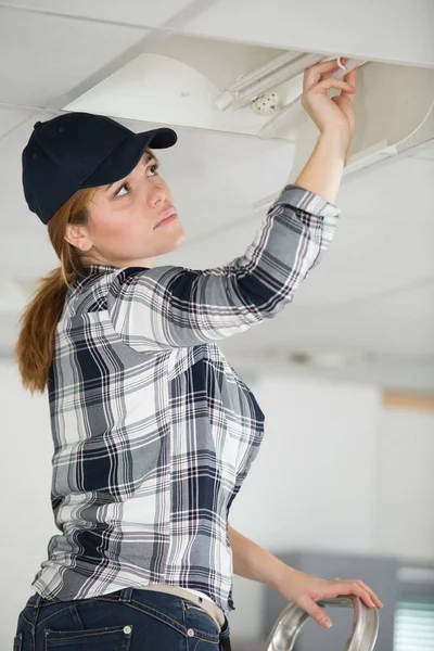 Woman Replacing Light Home — Stock Photo, Image
