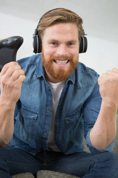 Joyful Bristled Young Man Holding Video Game Controller — Stock Photo, Image