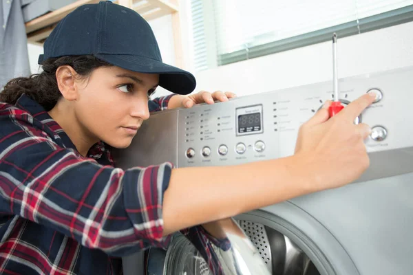洗衣机维修服务 — 图库照片