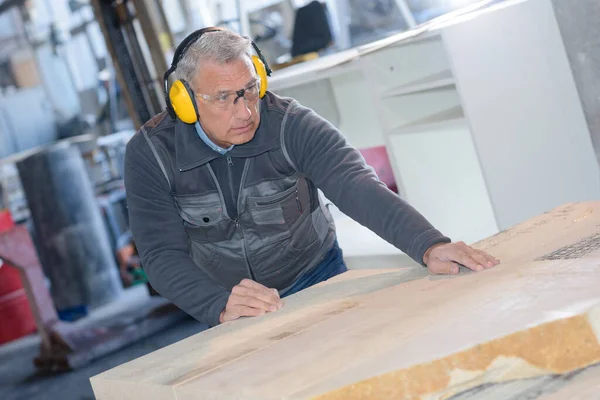 Mid Adult Carpenter Using Tablesaw Cut Wood Workshop — Stock Photo, Image