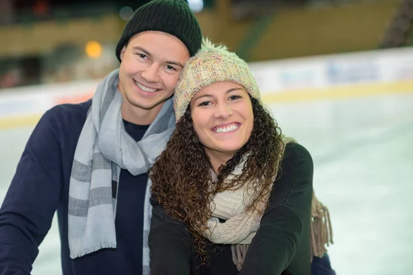 Portrait Young Couple Ice Rink — Stock Photo, Image