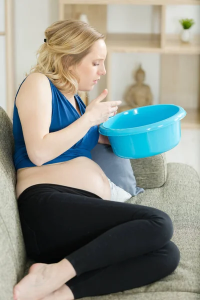 Gravid Kvinna Med Illamående Och Känner Sig Sjuk — Stockfoto