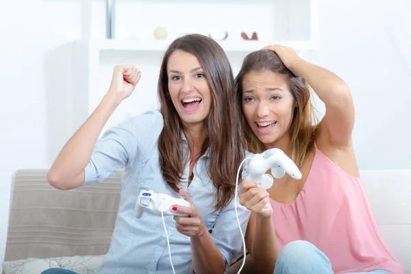 Femmes Heureuses Avec Joystick Jouer Des Jeux Vidéo — Photo
