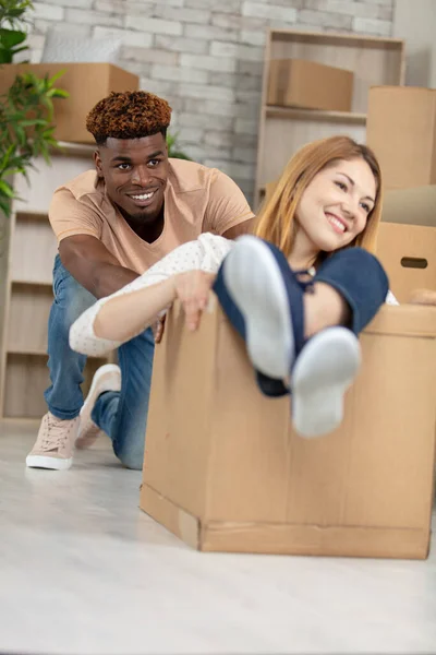 Happy Couple Having Fun Laughing Moving New Home — Stock Photo, Image