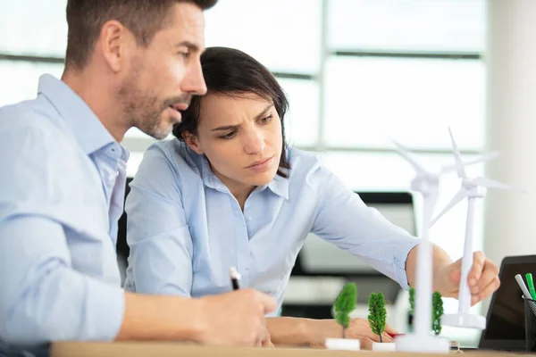 Two Female Inspectors Architects Discuss Project — Stock Photo, Image