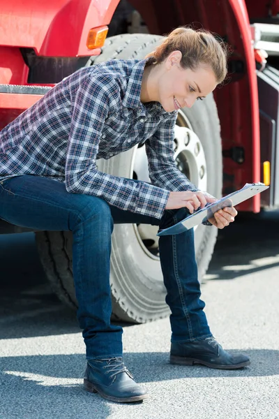 Female Lorry Driver Sat Cab Step Looking Clipboard — Stock Photo, Image