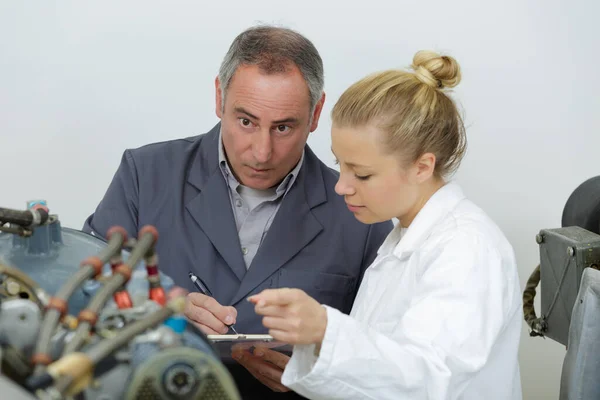 Young Female Mechanical Engineer Manager — Stock Photo, Image