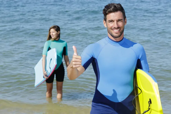 Surfer Friends Beach Surfing Boards — Stockfoto
