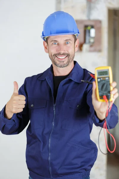Man Showing Device Measurement Thumb — Stock Photo, Image