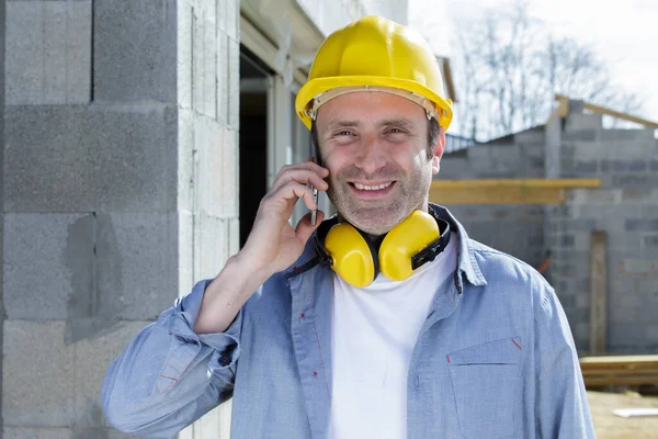 Construction Worker Using Telephone Outdoors Building Site — Stock Photo, Image