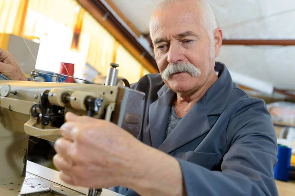 Mature Professional Workman Sewing Leather Workshop — Stock Photo, Image