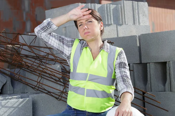 Young Female Engineer Exhausted — Stock Photo, Image