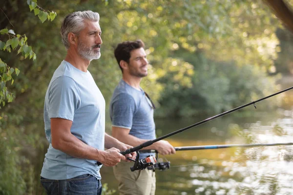 Father Adult Son Fishing Lakeside — Stock Photo, Image
