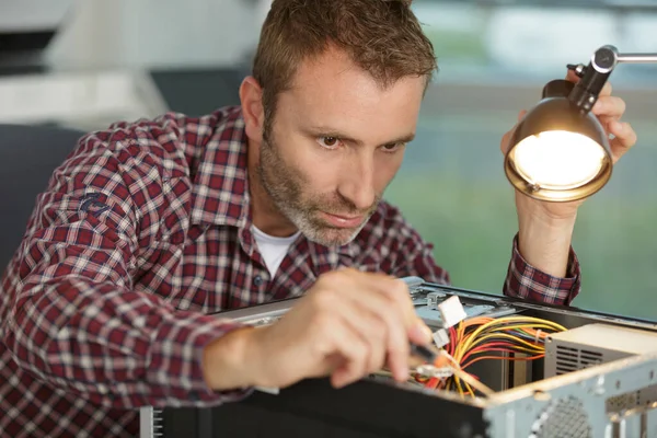 Male Electrician Checking Cables — Stockfoto