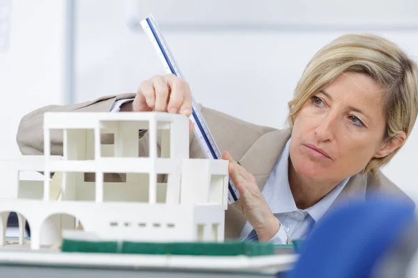 Beautiful Businesswoman House Model Made Scale — Stock Photo, Image